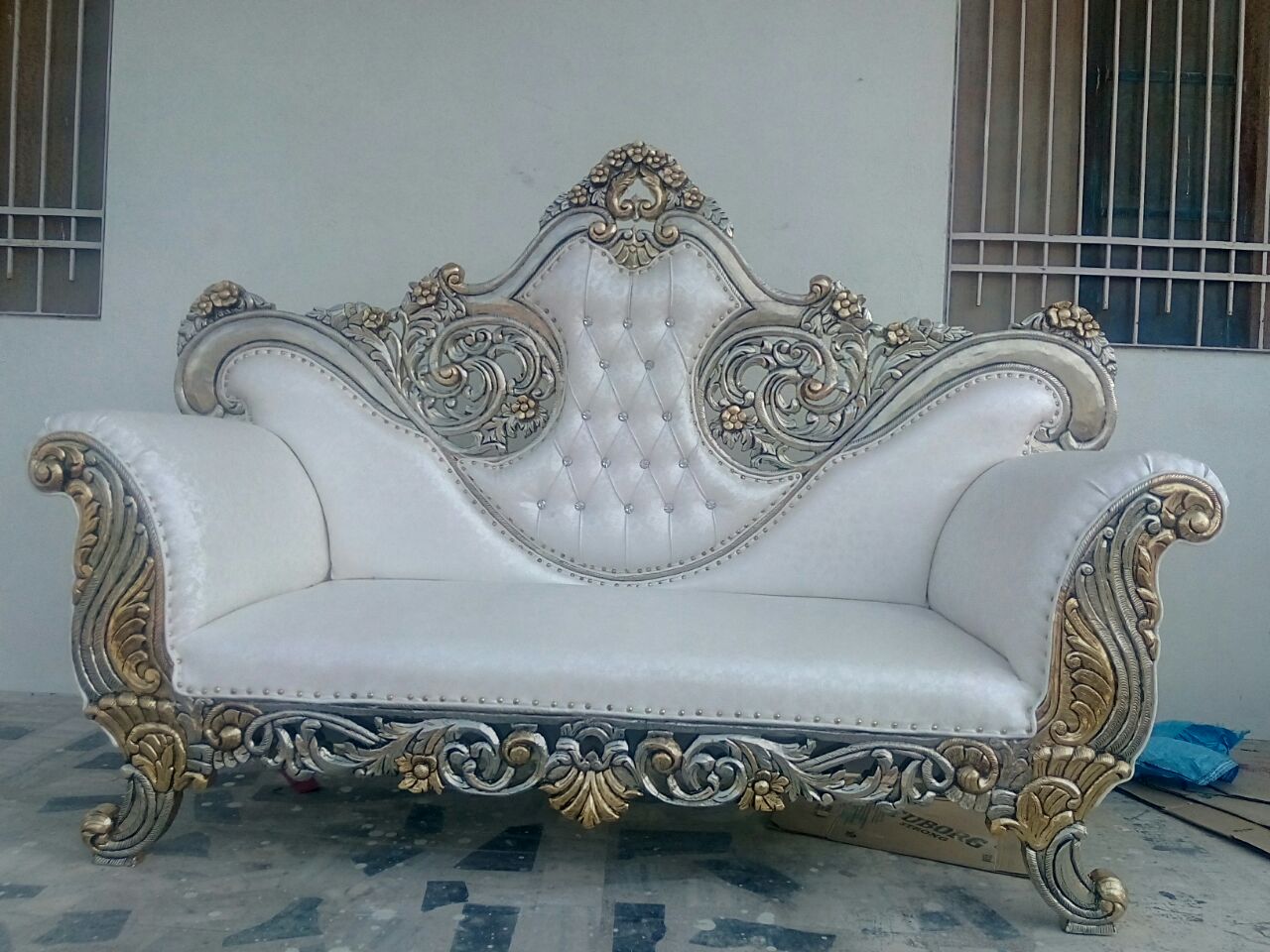 White & Silver Carved Wedding Sofa